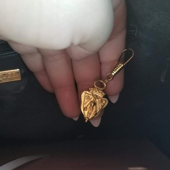 Authentic Vintage GUCCI drawstring bucket bag - Picture 6 of 8